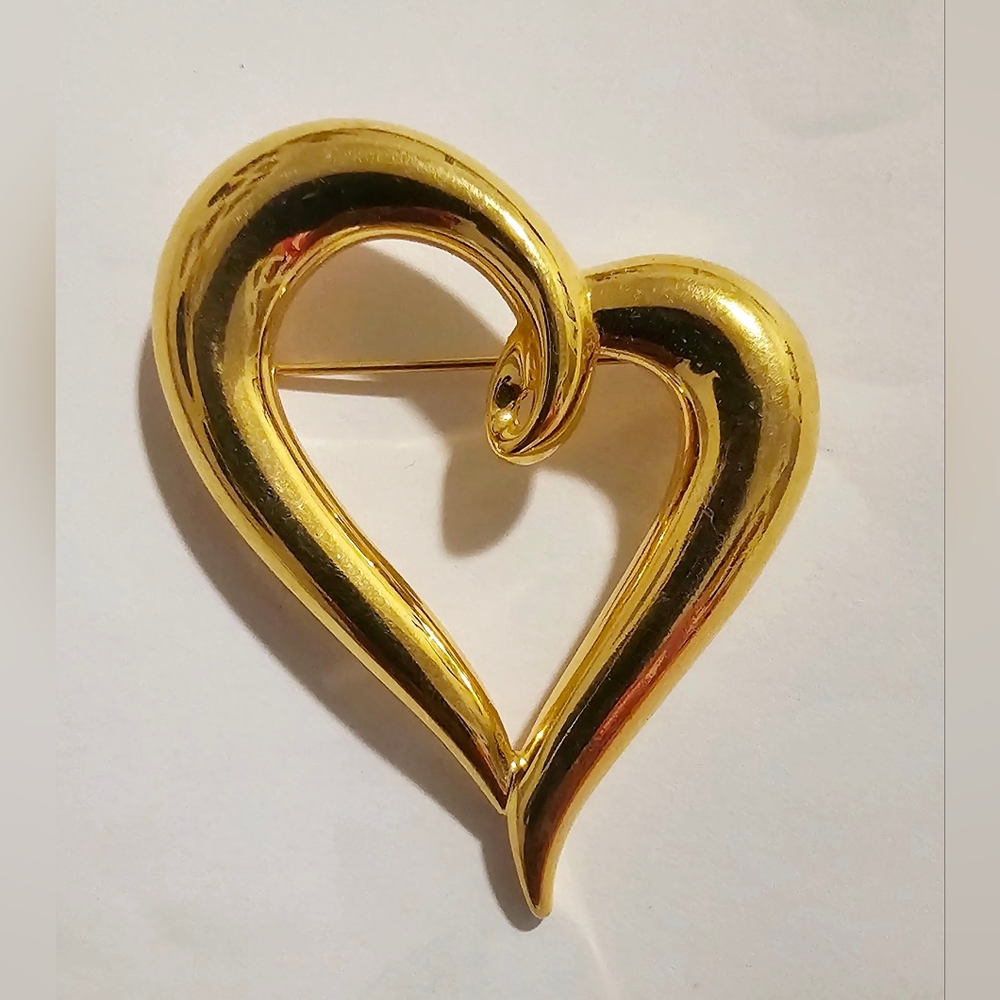 1990s signature gold heart brooch stencil cut out luxury